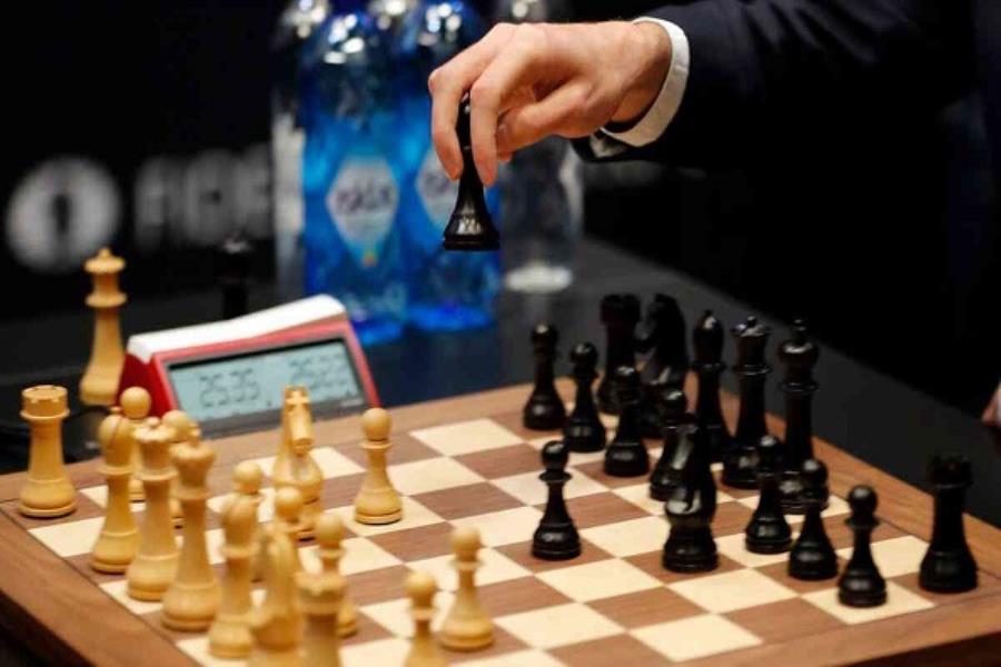 رقابت ۱۲ شطرنج باز دختر و پسر برای حضور در تیم ملی دانشجویان